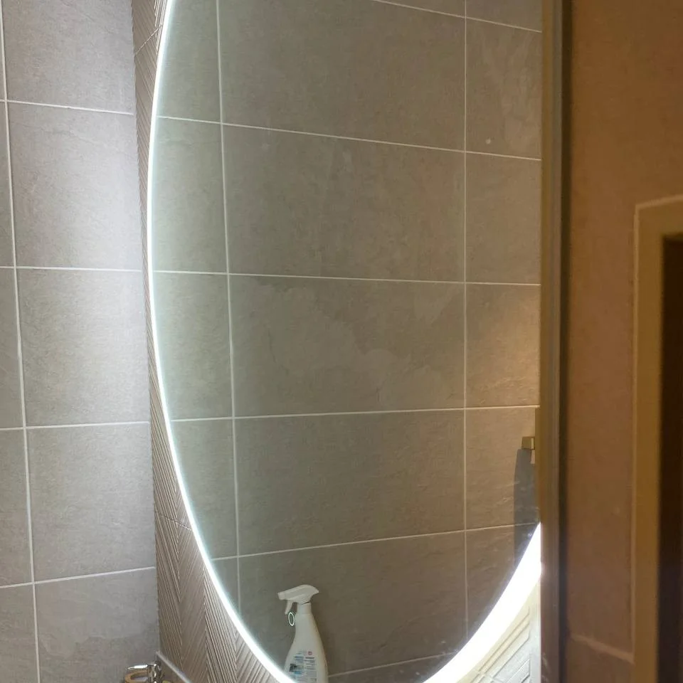 Bathroom mirror streak-free after cleaning with eco-friendly products